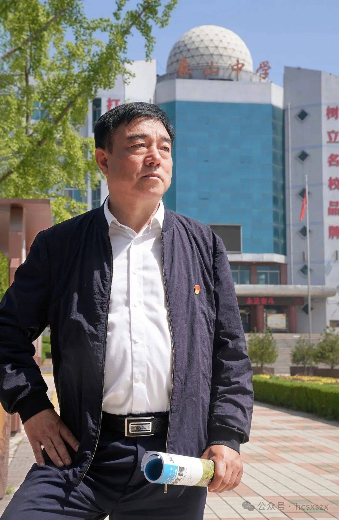 校长 贾建军 亲爱的同学们: 当晨光再次洒满象山巍峨的脊背,六月的风