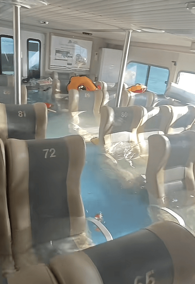 蓝梦岛赴巴厘岛游船被巨浪打翻，120名乘客无人伤亡，亲历者：船舱进水打碎窗户逃生 -华闻时空