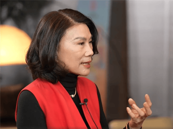 董明珠寄语高考学子：要淡定！父母不要给孩子压力
