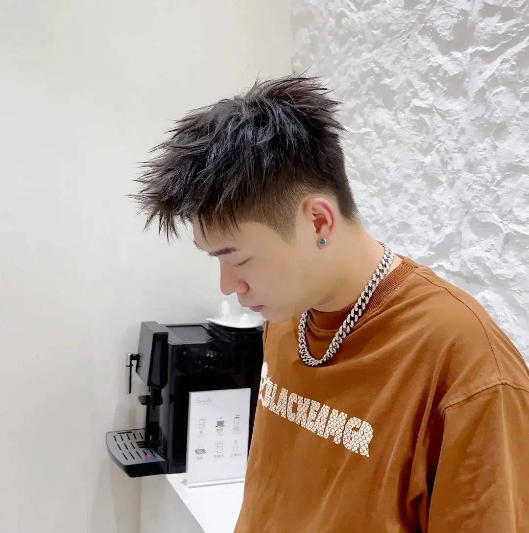 男生烫发天花板这两款卷发发型帅到没朋友