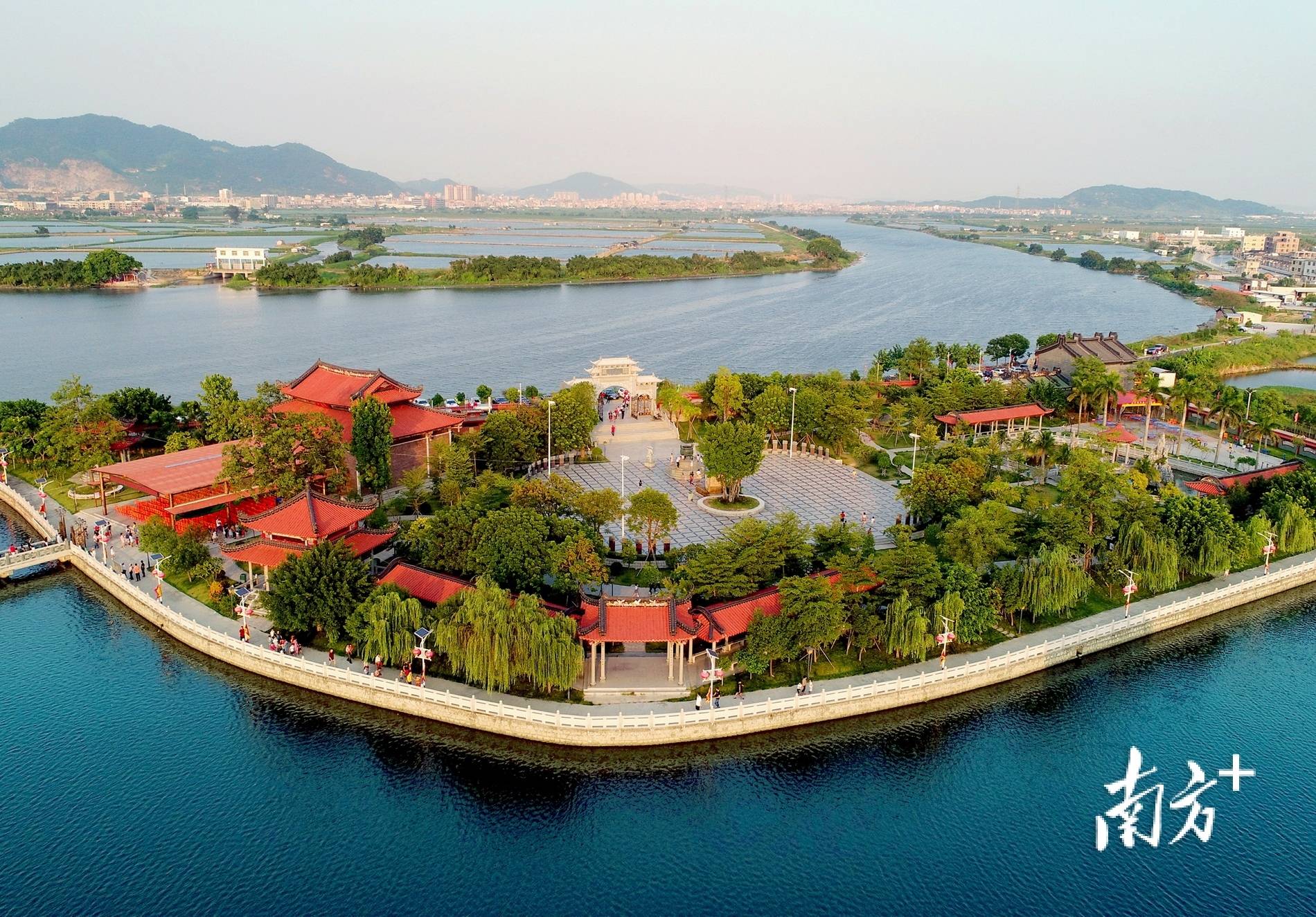 再提升至Ⅳ类的重大转折性变化,一江两岸绿色生态美景重新映入