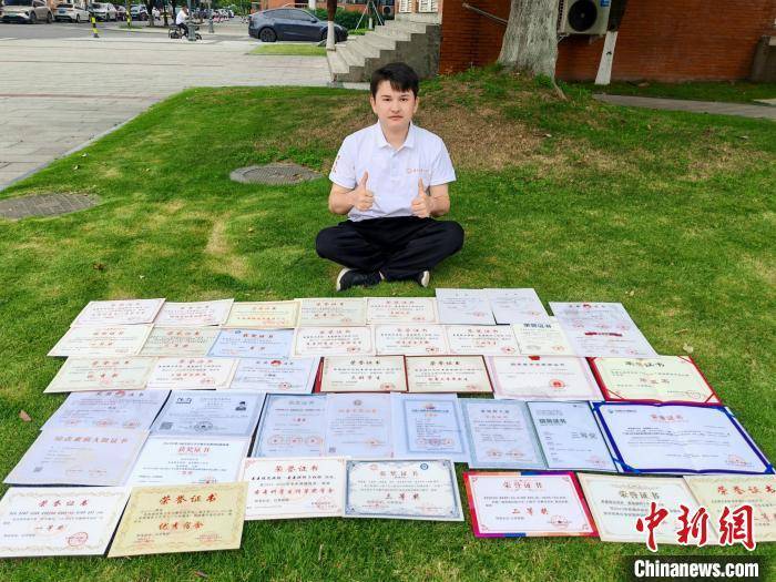 普通起点斗争出非凡蜕变 新疆乡村青年的“破茧”求学路