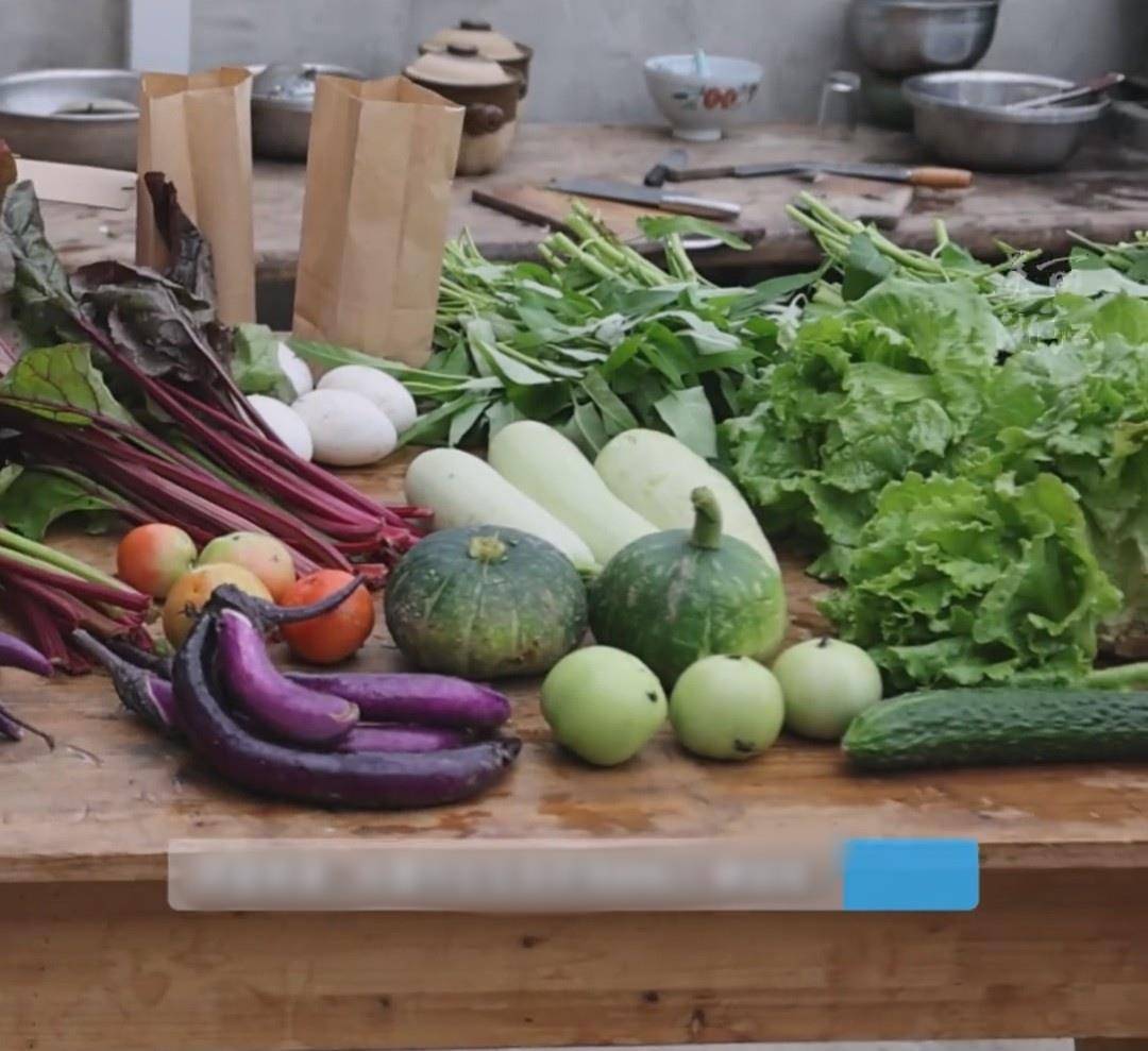 杭州一农场卖100多元含8至10种蔬菜的盲盒，创始人回应