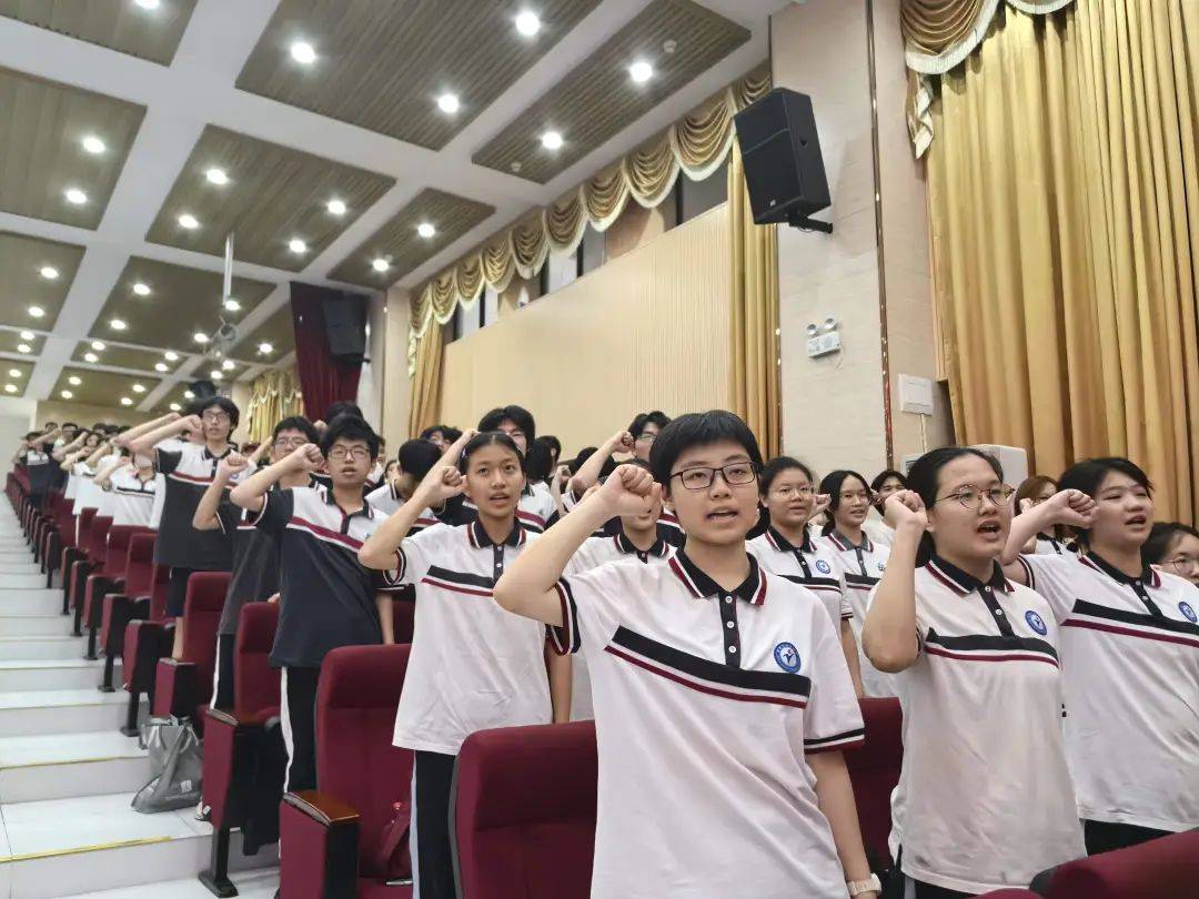 "青春有梦 勇敢前行"南村中学2025届高三毕业典礼圆满举行