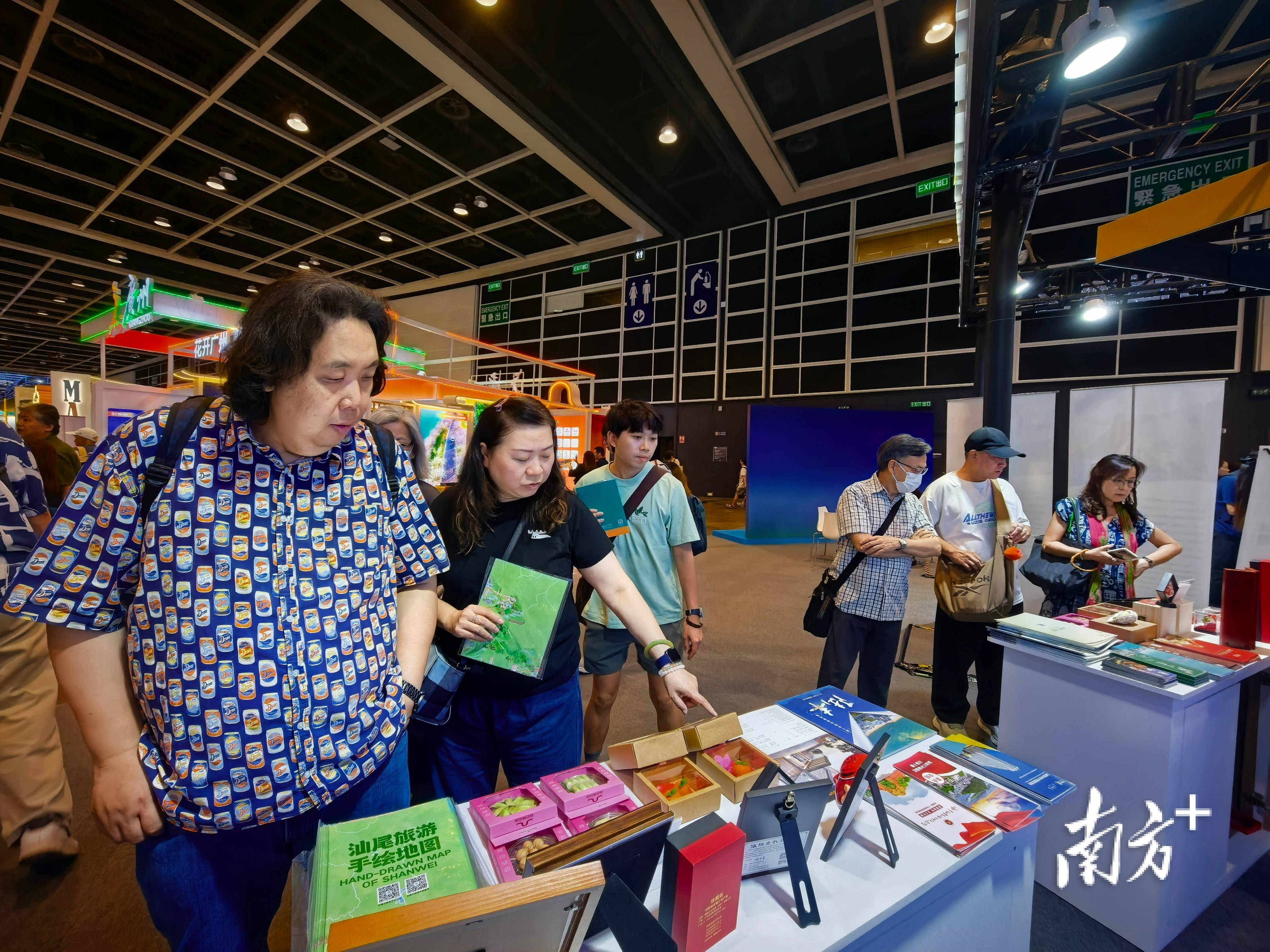 _杨旭文亮相釜山影节_国际文旅展贸城