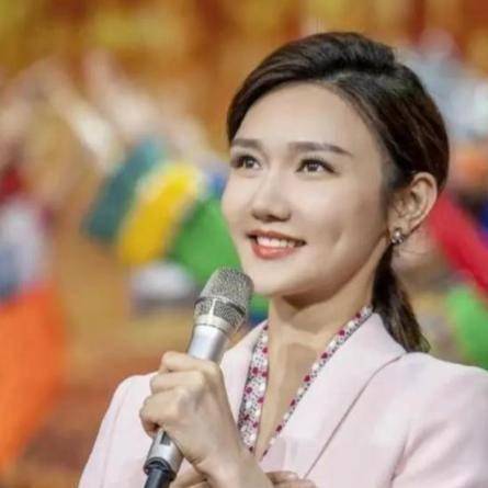 关于财经频道主持人龙洋中文国际频道主持人王艳的信息