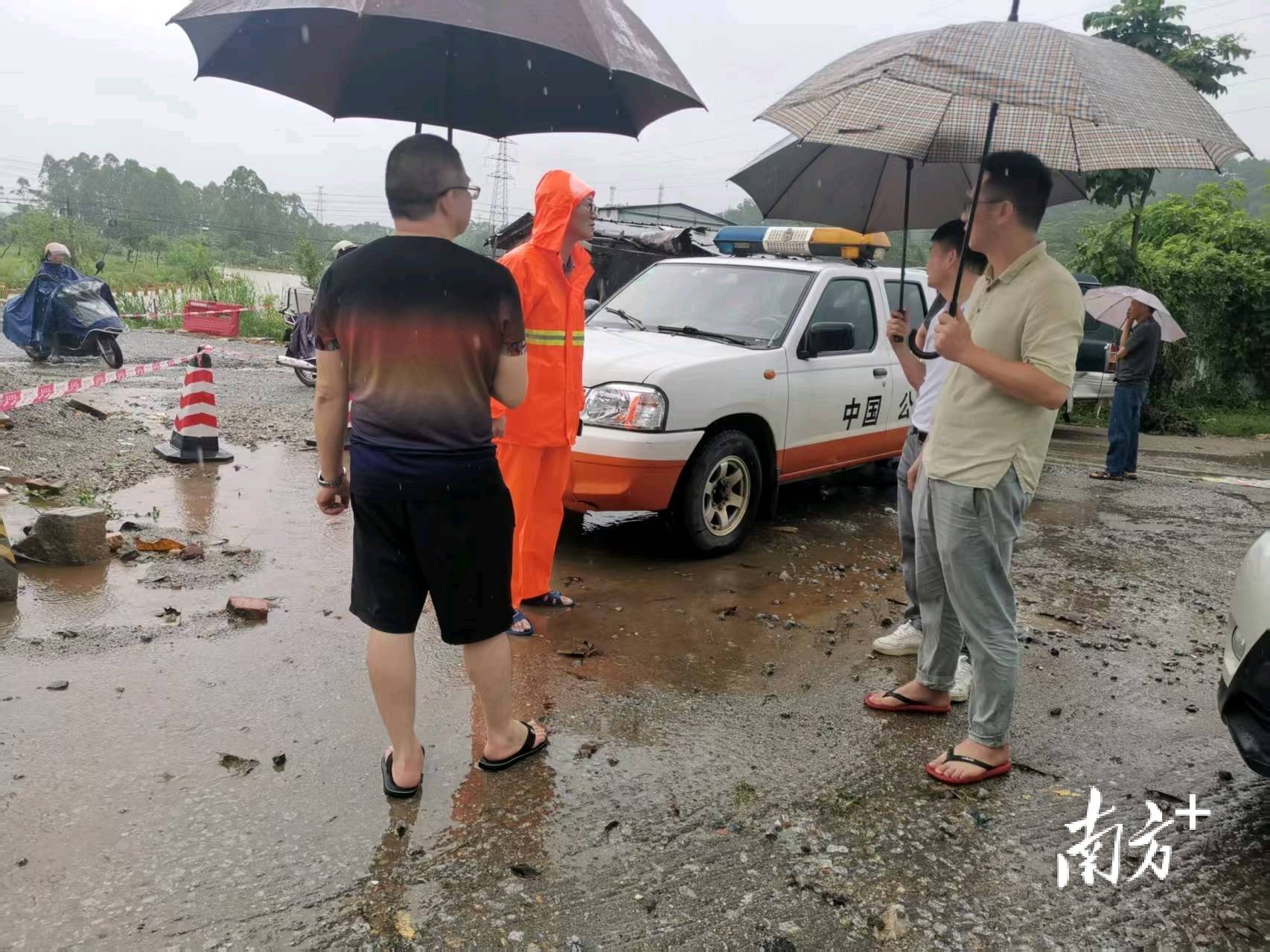合山镇闻“雨”而动,“四从”筑牢“安全堤”_工作_应急_群众