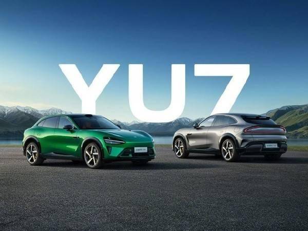 月底发布！小米YU7白色实车谍照曝光 经典“白加黑”配色