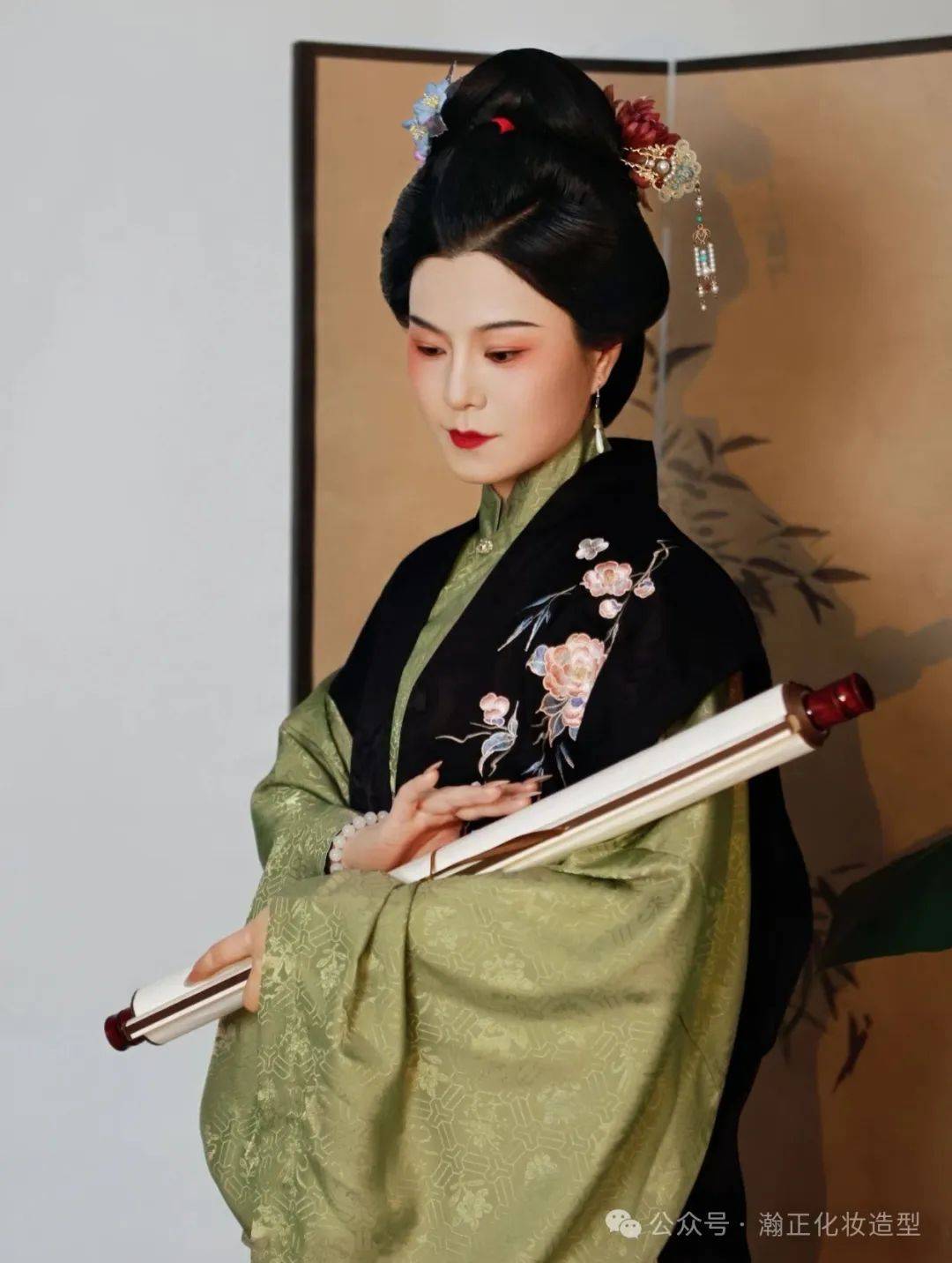 发型更是精妙绝伦