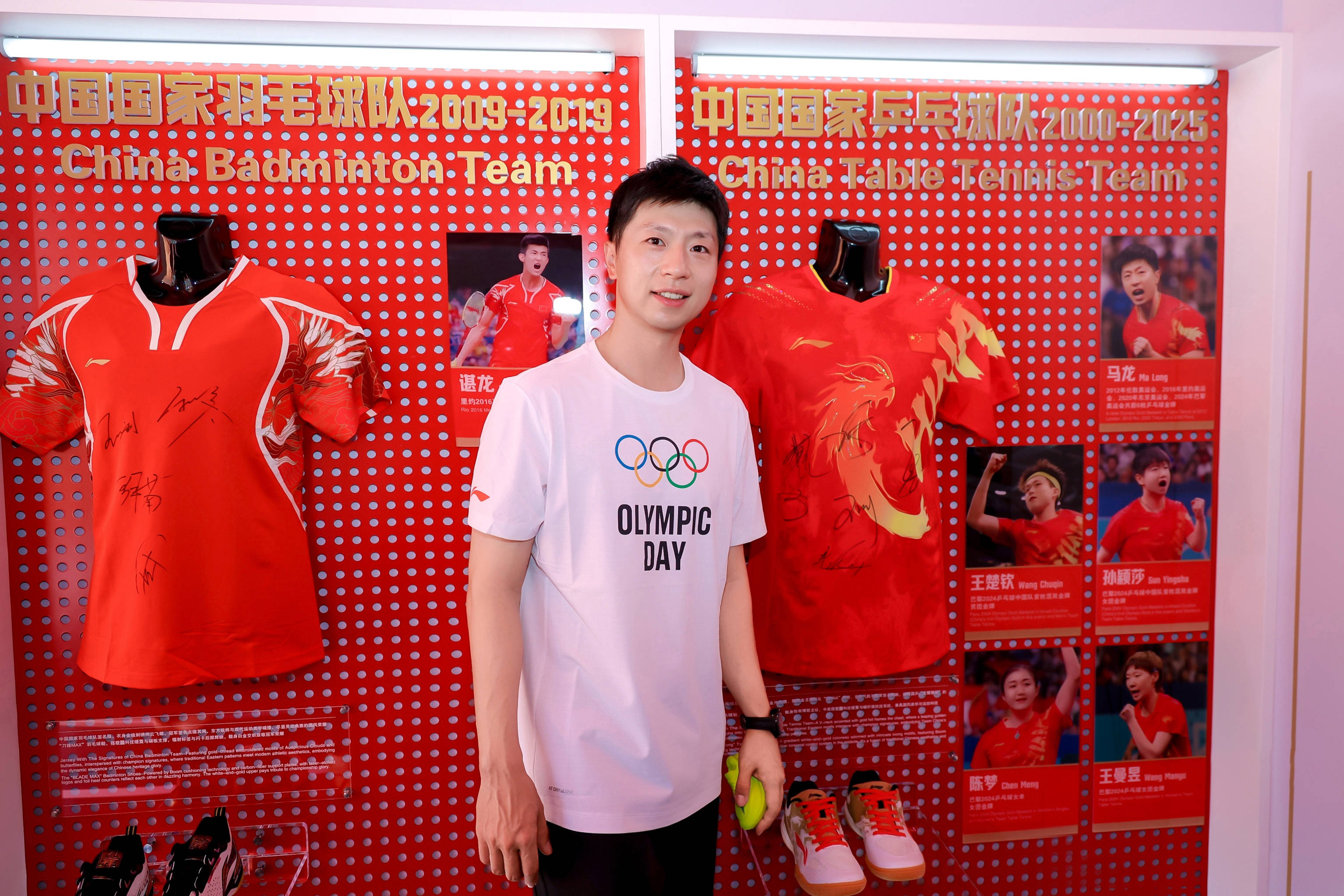 年至2004年期间,中国运动健儿身着李宁领奖装备登上领奖台的历史资料