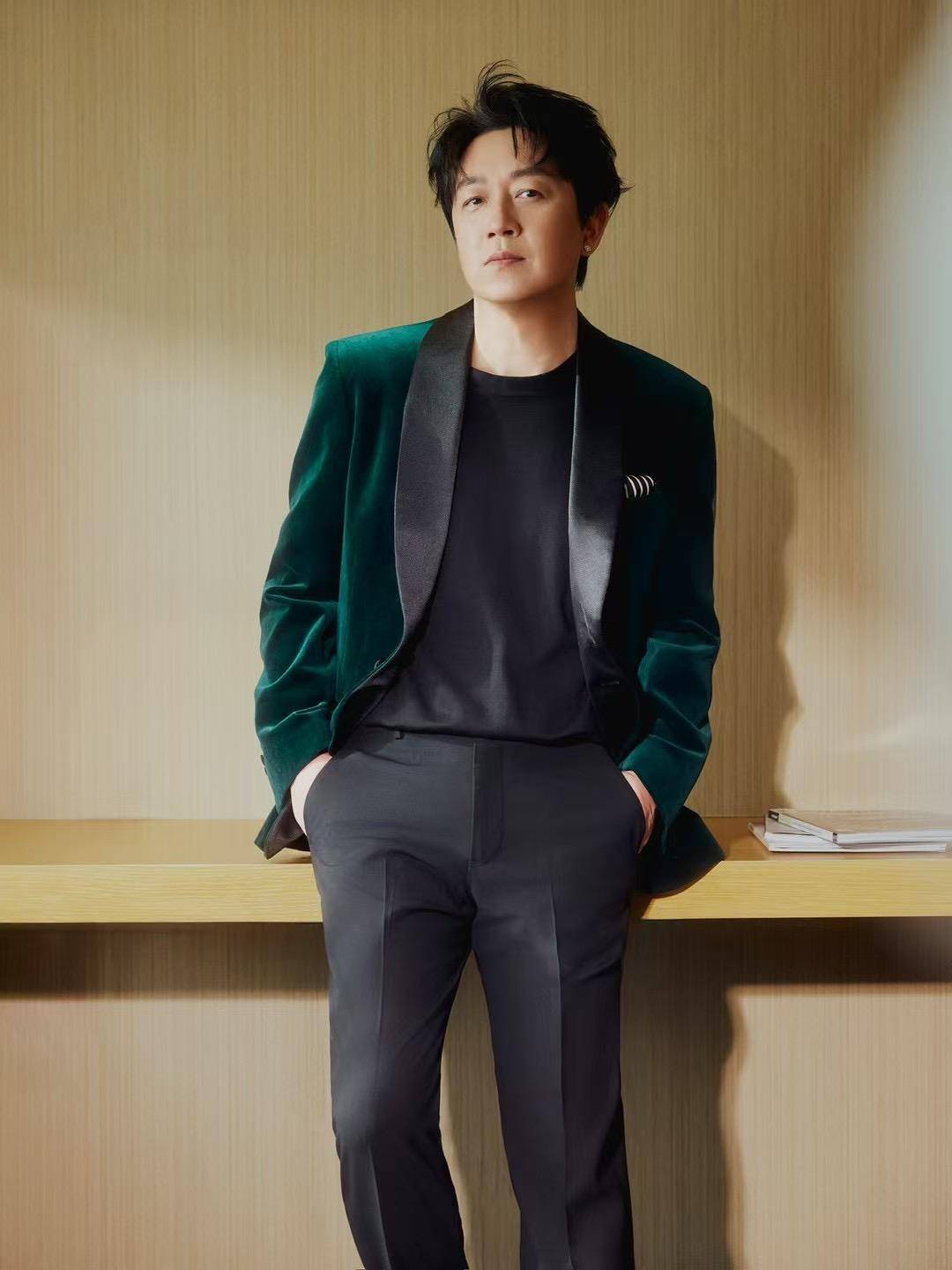 年轻一代观众,大多是通过豆瓣高分神剧《白夜追凶》"粉"上潘粤明