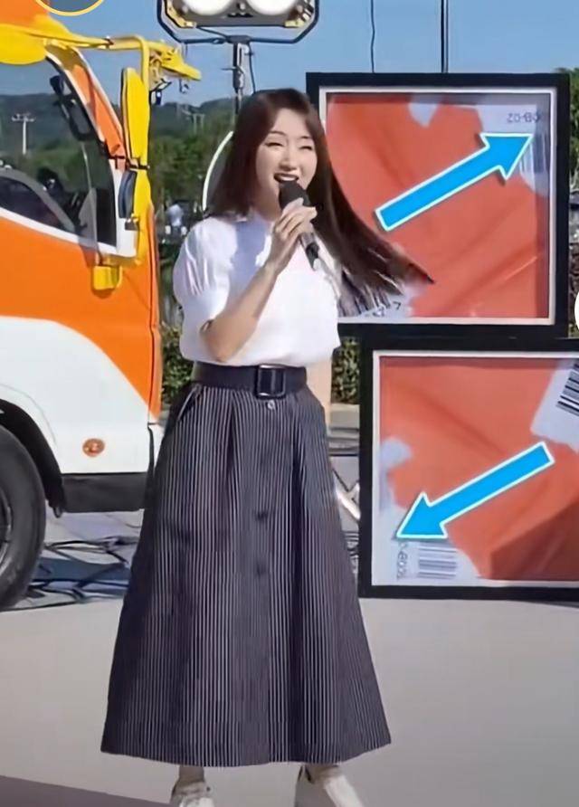 过气明星有多惨：农村走穴，穷到只剩100万，摆摊还债，体面呢？