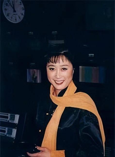 曾是“央视名嘴”，因揭露姜昆丑闻被封杀，如今70岁处境如何？