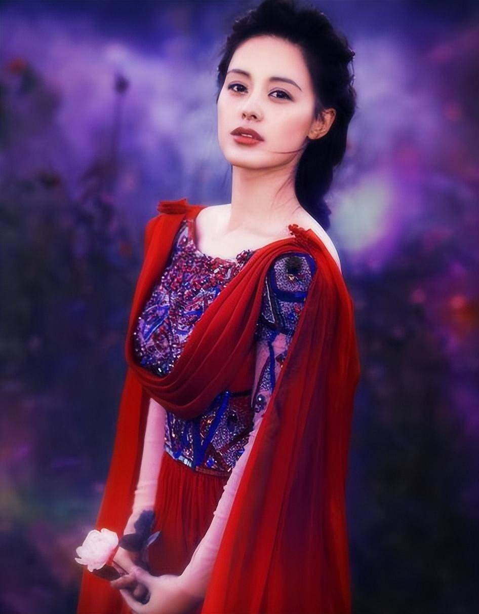 央视亲闺女王力可41次当女主,出道 20 年为何不火?三大原因揭秘