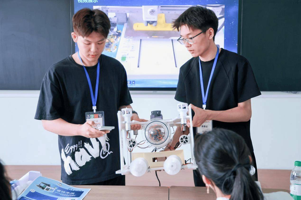 龙江机器人开发者大赛：哈尔滨华德学院上演智慧对决