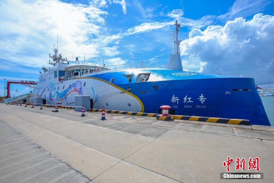 重生之女配复仇:全球首艘智能研究与教学实训两用船“新红专”轮在海口开放参观