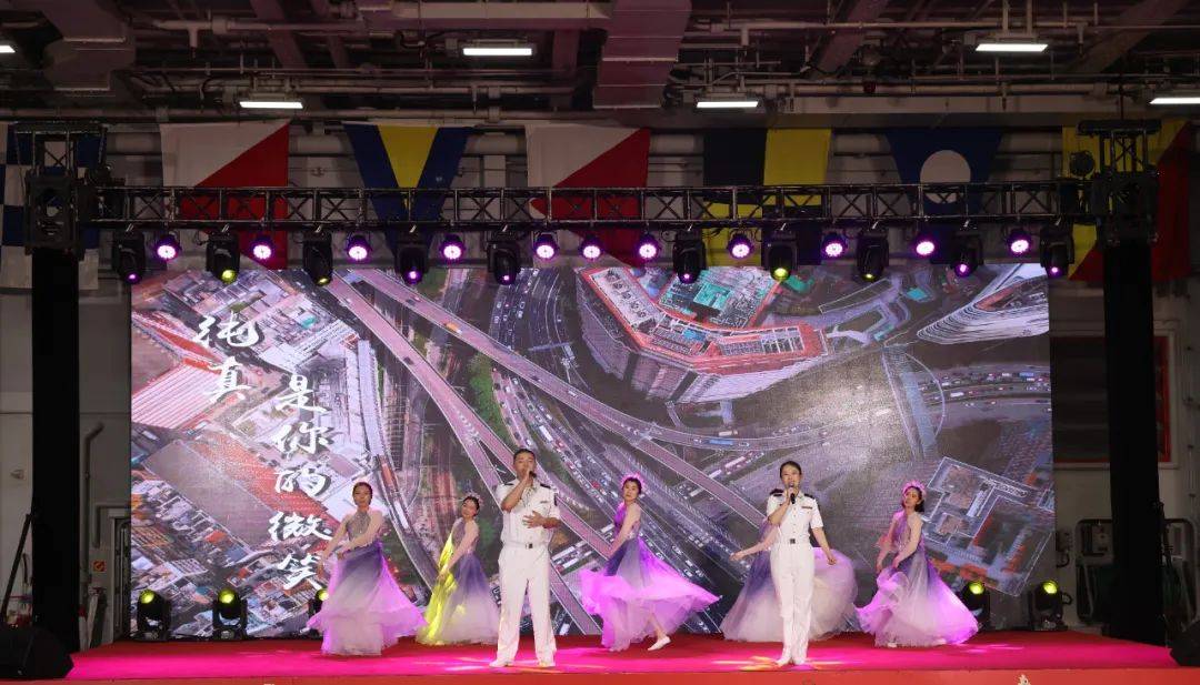 女配修仙血泪史:海军山东舰编队在香港举行甲板招待会