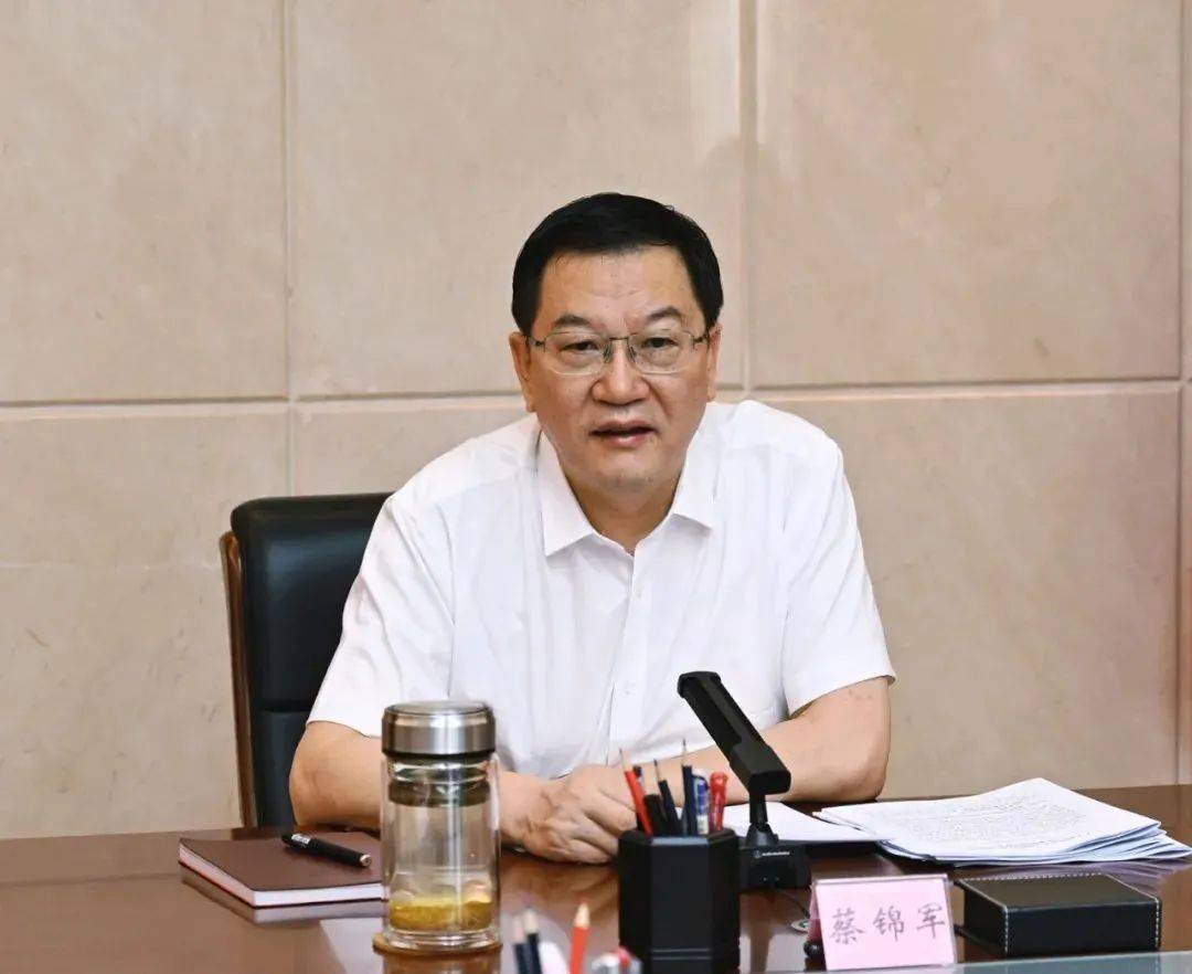 蔡锦军主持召开北海市公立医院改革和高质量发展座谈会