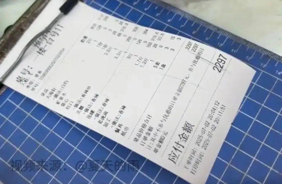 广东的一家海鲜餐厅暴露于杀害游客。如果投诉