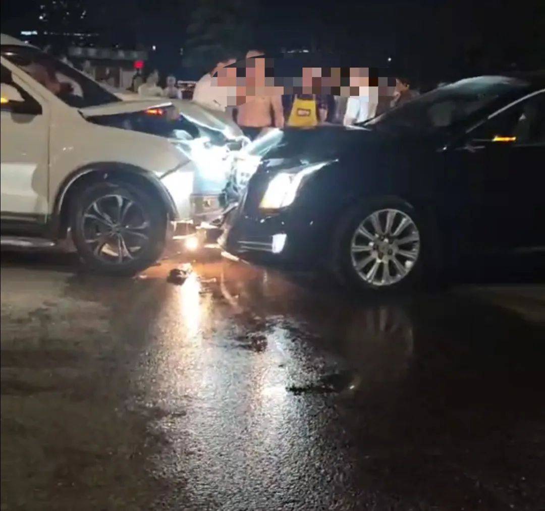 警钟长鸣!今晚南部满福坝两车相撞,有人受伤