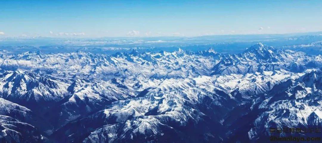 沙鲁里山脉格聂山脉扎金甲博山群峰海拔5,812米的最高点和门楚