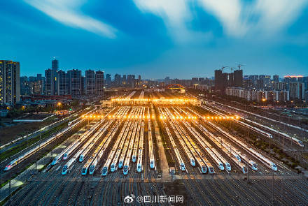 避暑游火热 成都加开多条至黄龙九寨青城山方向列车