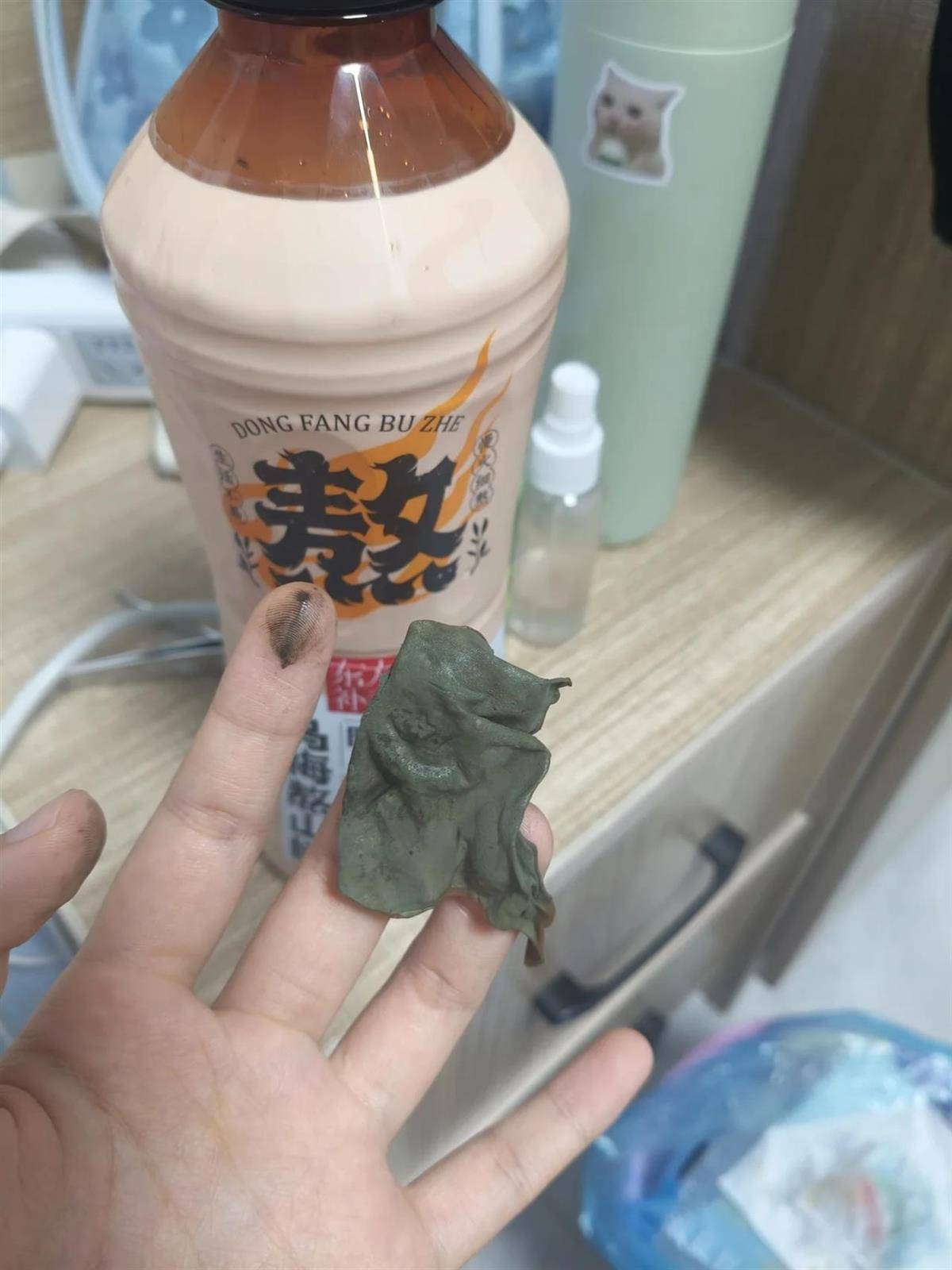 东方补者饮品中出现疑似荷叶的大块异物 回应：