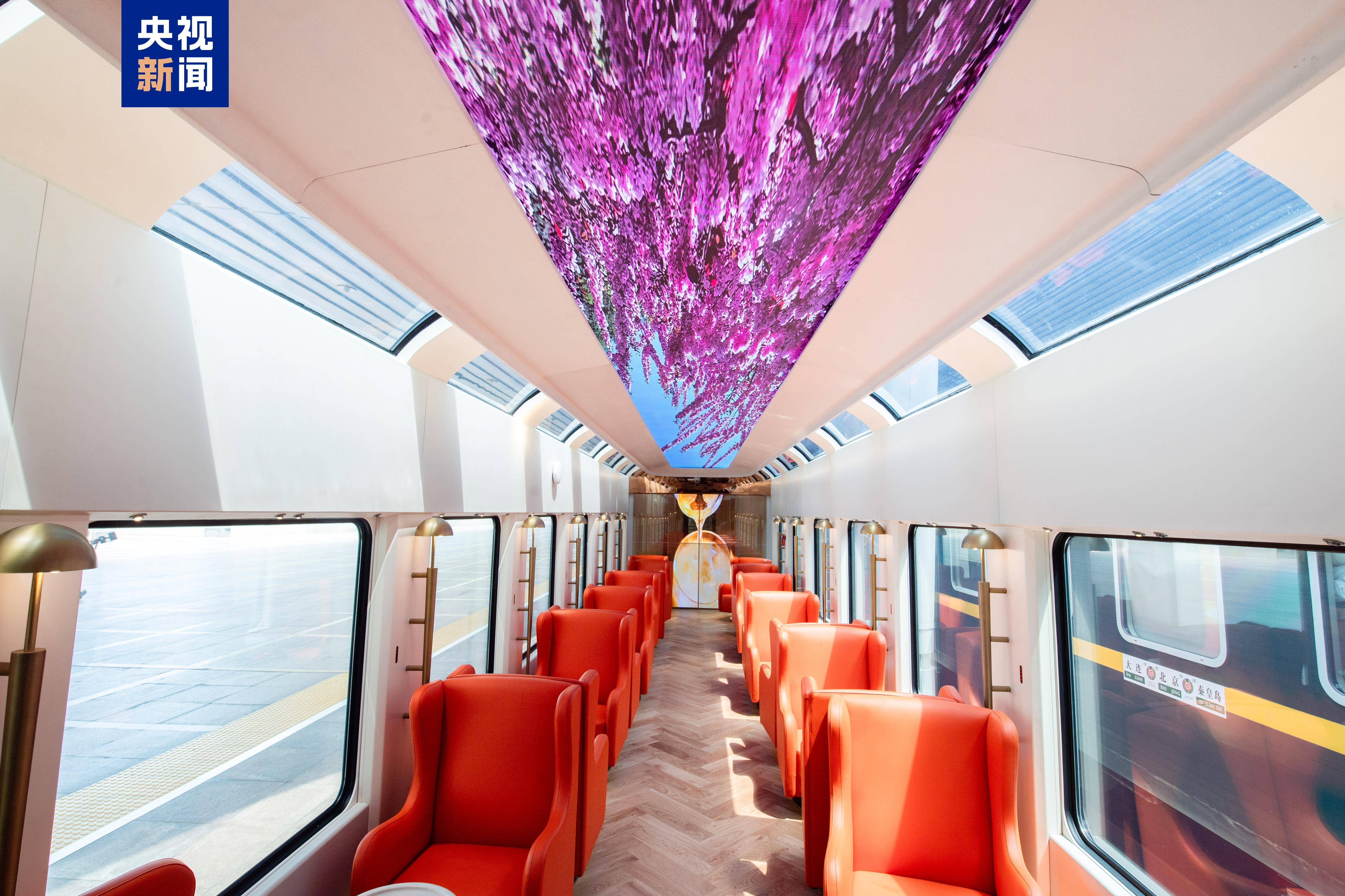 京津冀首列观光旅游列车今天发车,车厢内部啥样?