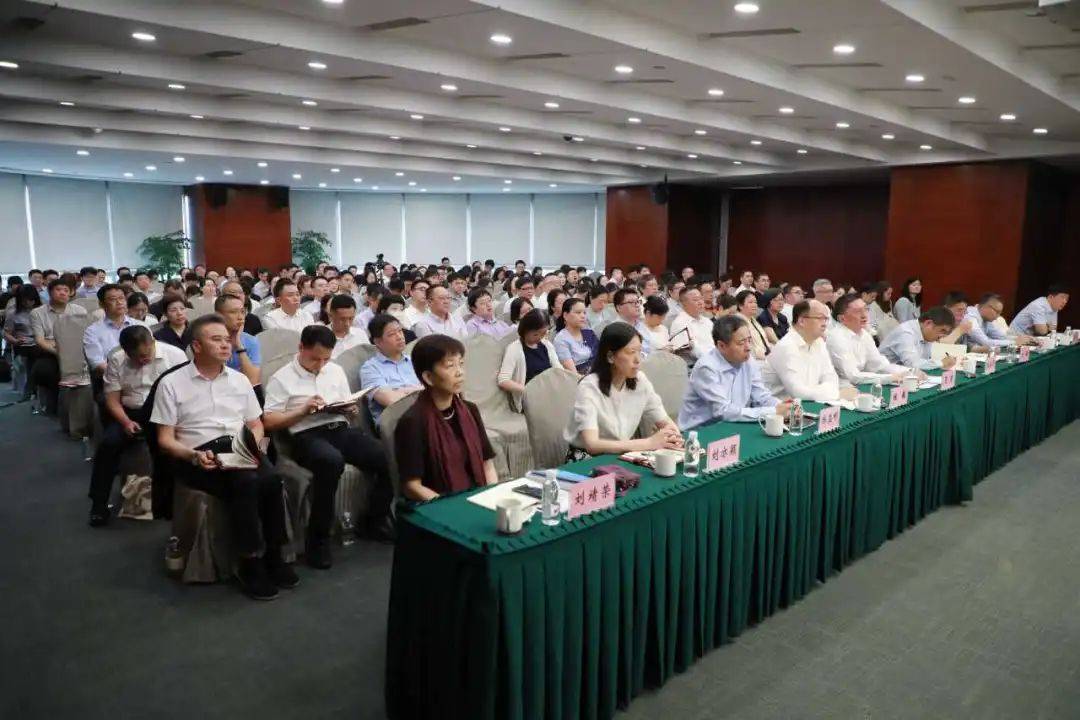 上海市国资委党委召开中心组学习会，围绕加密货币与稳定币开展学习