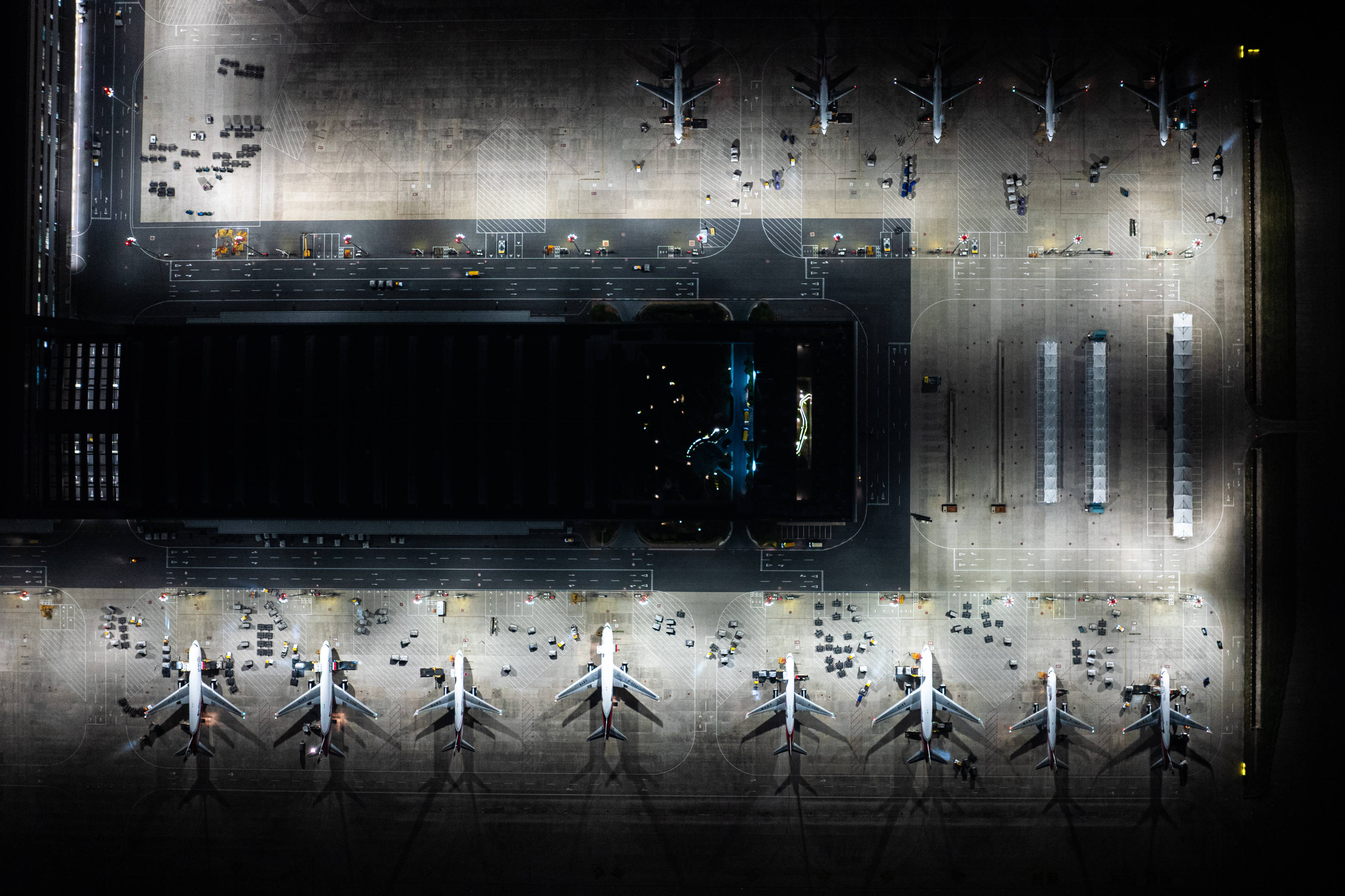 夜访我国首个专业货运枢纽机场