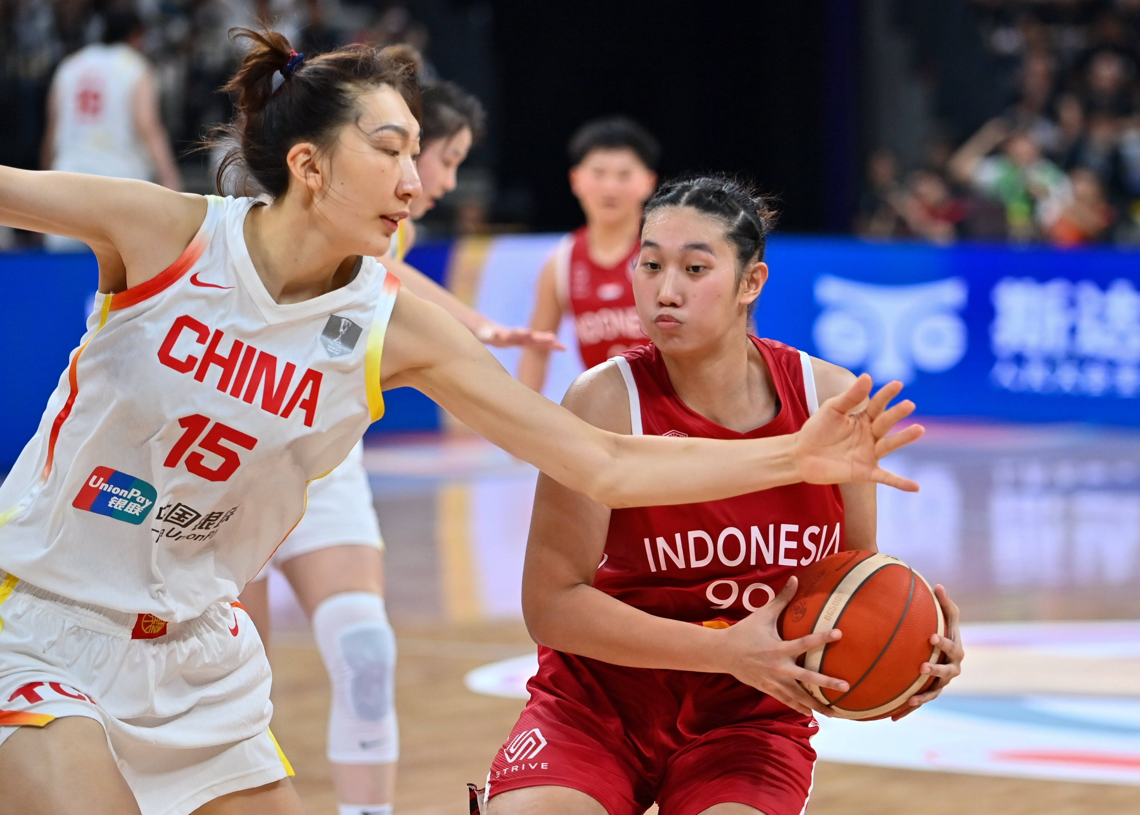 2025女篮亚洲杯：中国队首战大胜印尼队，张子宇首秀亮眼
