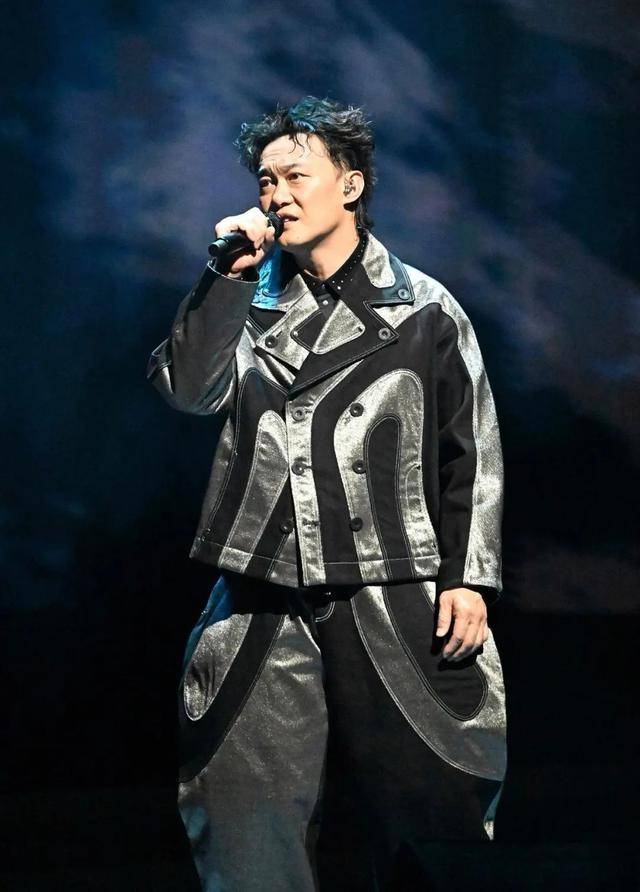 陈奕迅演唱会突发意外