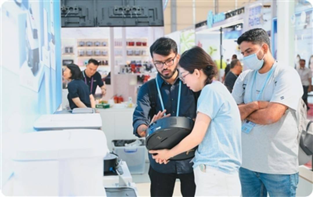 中国服务机器人何以在全球脱颖而出（国际论道）