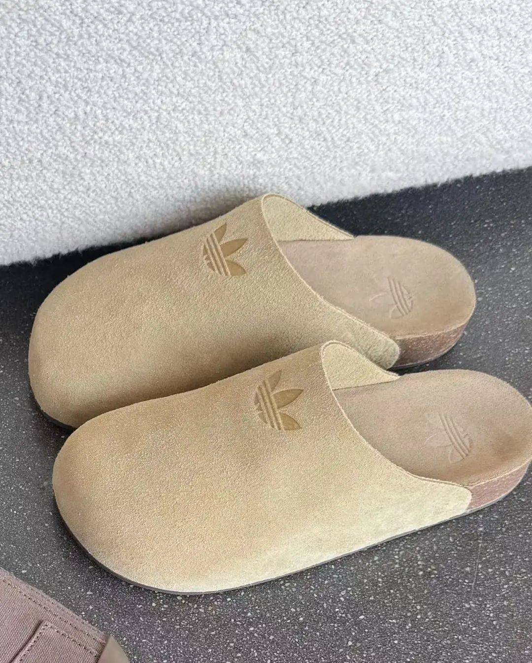 阿迪标志图片