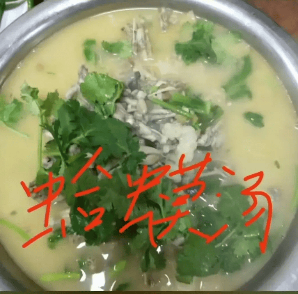 发布“蛤蟆汤”图片，菜馆收到45万元罚单！联合调查组最新通报：撤销处罚，5人被停职！菜馆老板亲属：停业数月，将索赔