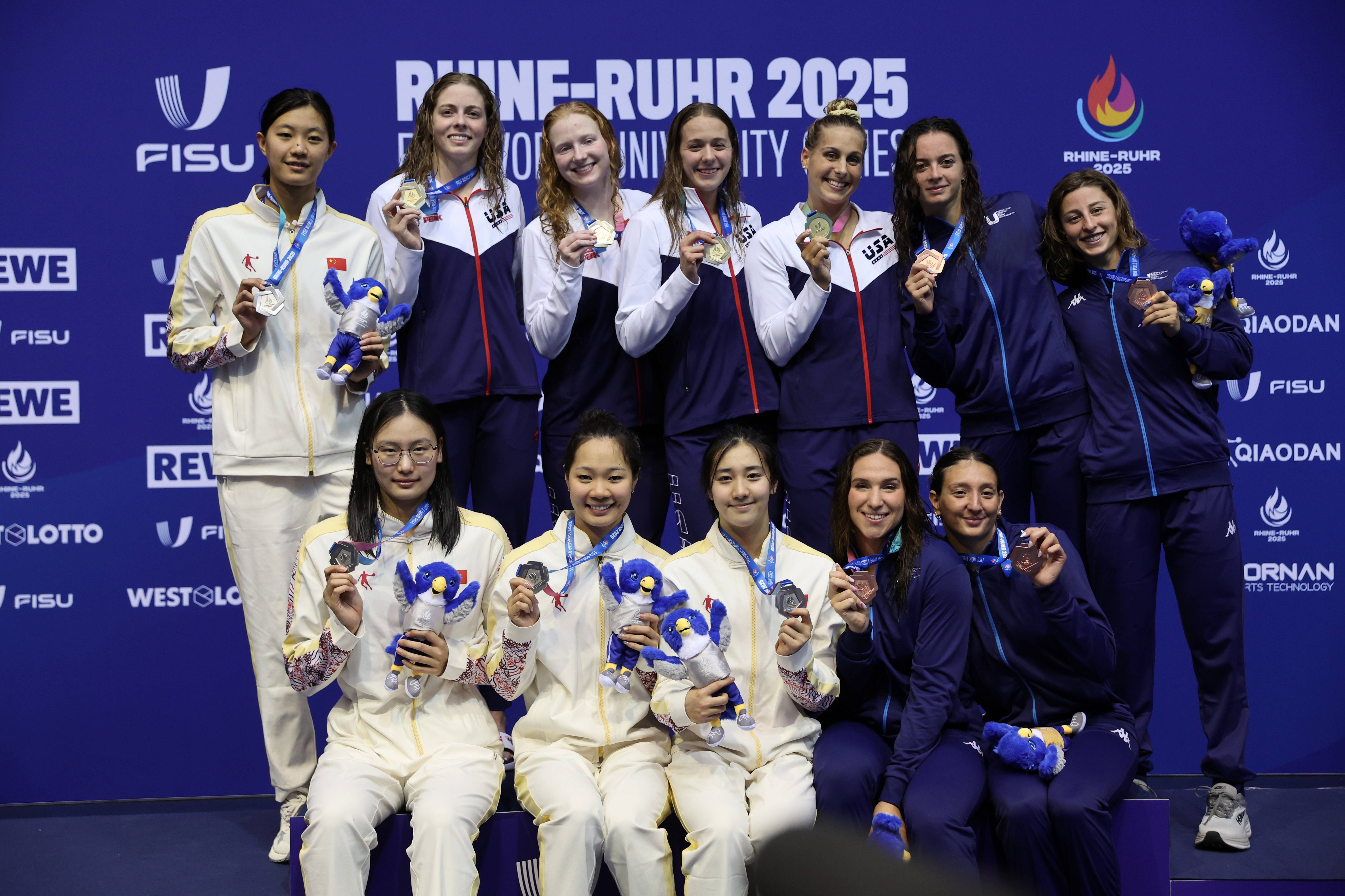 2025年大运会游泳赛：中国女子4X100米自由泳接力队勇夺银牌