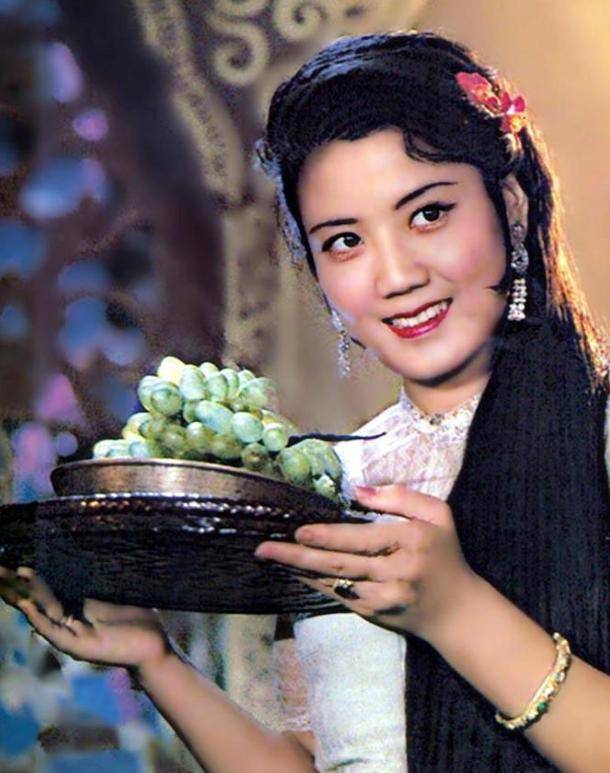 “北影金花”李秀明嫁富商移居国外，如今的她，证明刘晓庆没说错