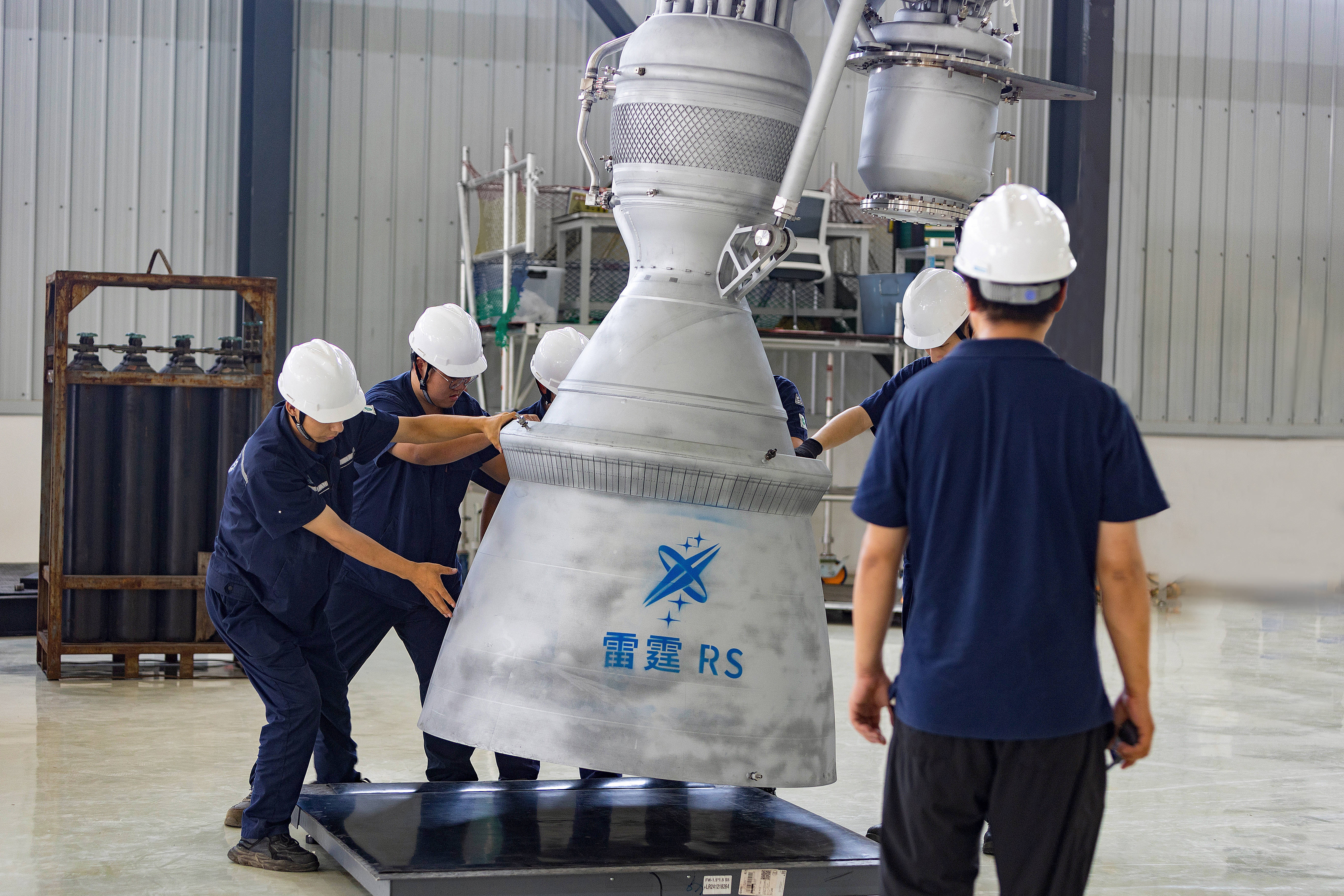 国内首台最大推力液氧煤油火箭发动机成功总装交付