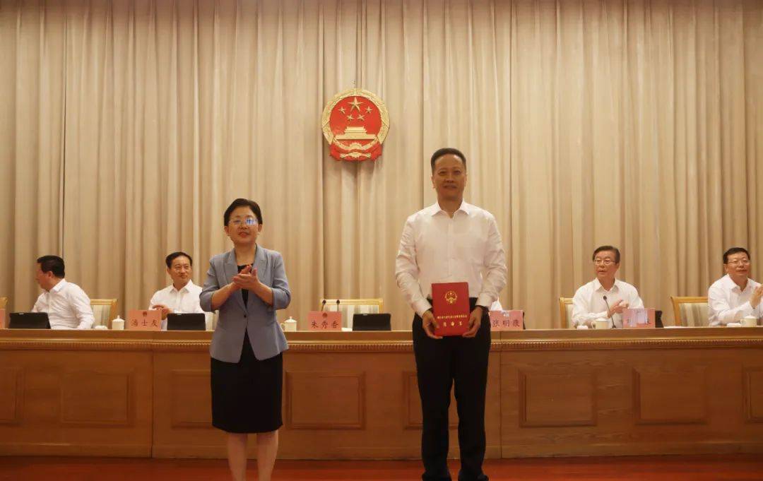 张明康任烟台市副市长、代理市长