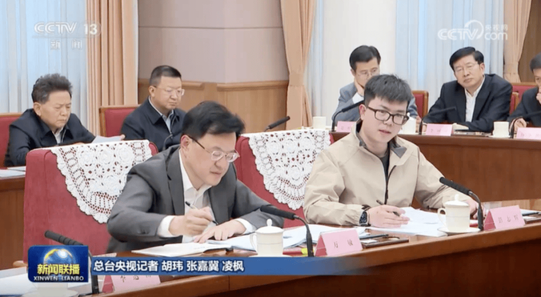 14天市值暴涨234亿元，7次提示风险！280万粉丝博主的公司出手，拟豪掷21亿元！背后大佬是华为前副总裁
