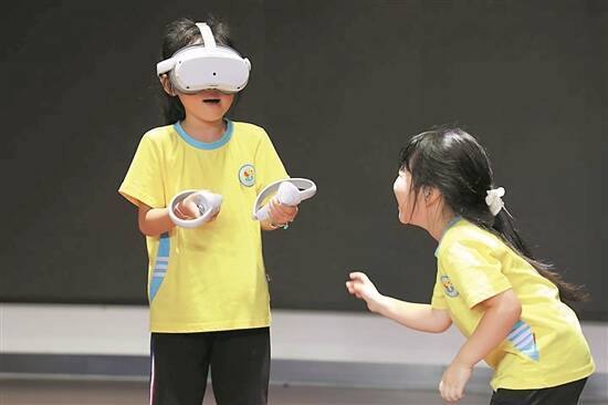 逐步推行免费学前教育 专家、家长、园方有话说