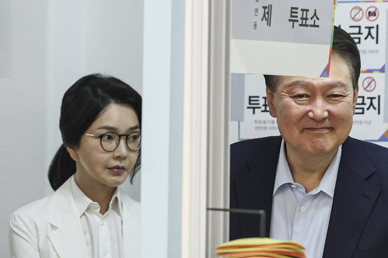 金建希案相关人物意外身亡，尹锡悦夫妇涉嫌助其竞选市长 -华闻时空