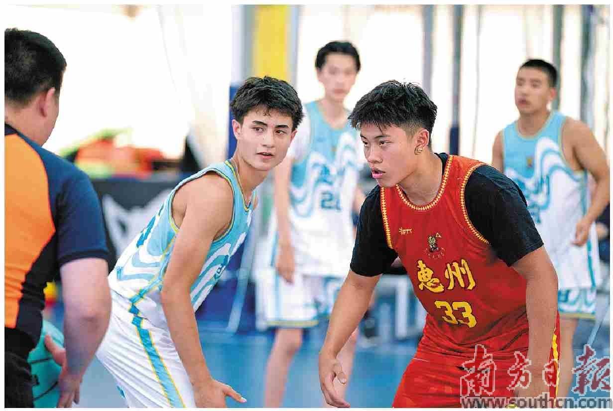 以球会友 共叙情谊_惠州_青少年_华裔