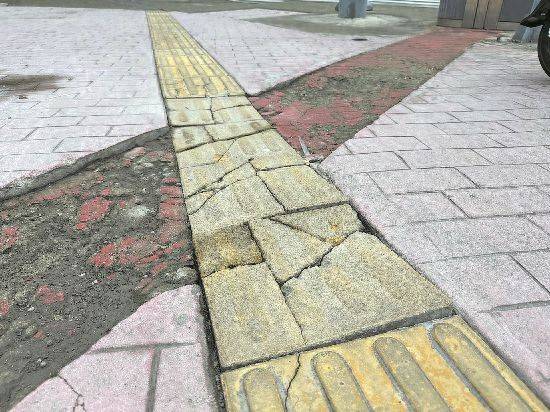 雨后一踩就“炸”！成都这些马路“地雷”何时排？