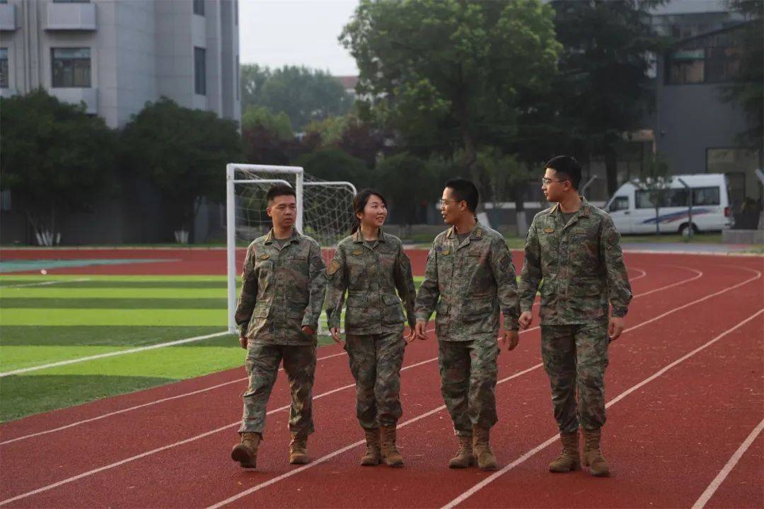 这位荣立二等功的上校军官,喜获"最美新时代革命军人"殊荣!