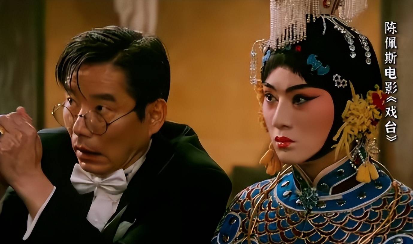 何止是"敢拍",71岁的陈佩斯用《戏台》把资本讽刺了一个遍