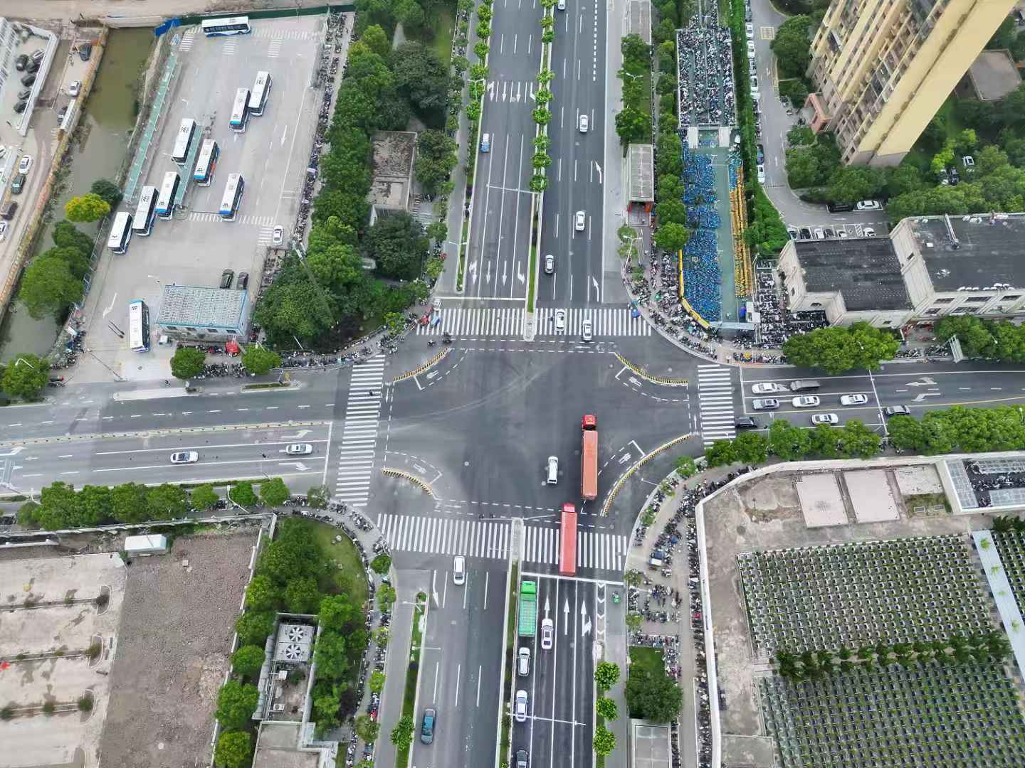 办得好丨一条留言，缓解地铁口停车难题