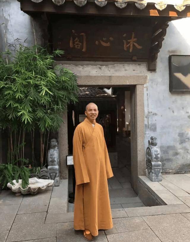 少林寺新住持：开挖机种麦子的方丈
