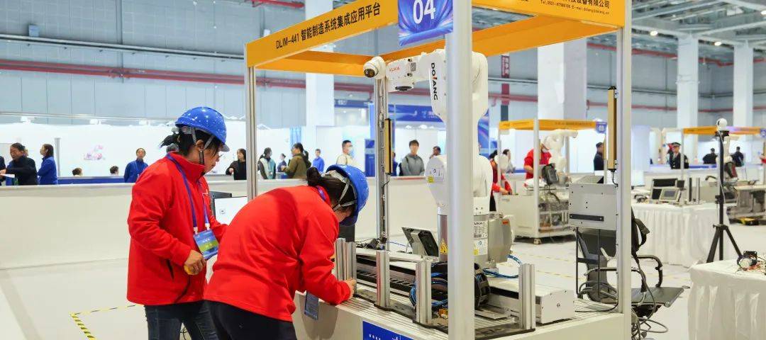 2025上海人社上半年数据出炉！