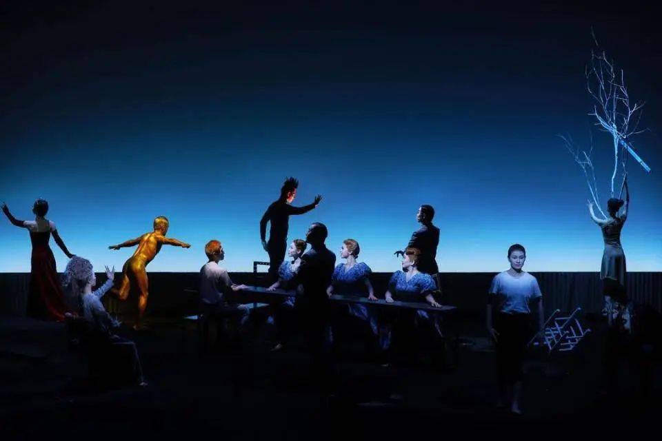 著名导演在家中去世